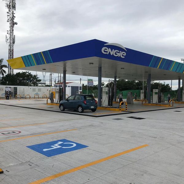 Construcción de puntos de compresión, terminales de carga y descarga GNC